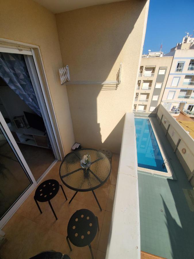 Appartement Proche Plage Avec Piscine En Centre Ville Torrevieja Esterno foto