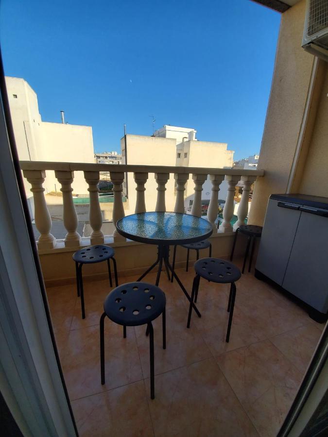 Appartement Proche Plage Avec Piscine En Centre Ville Torrevieja Esterno foto