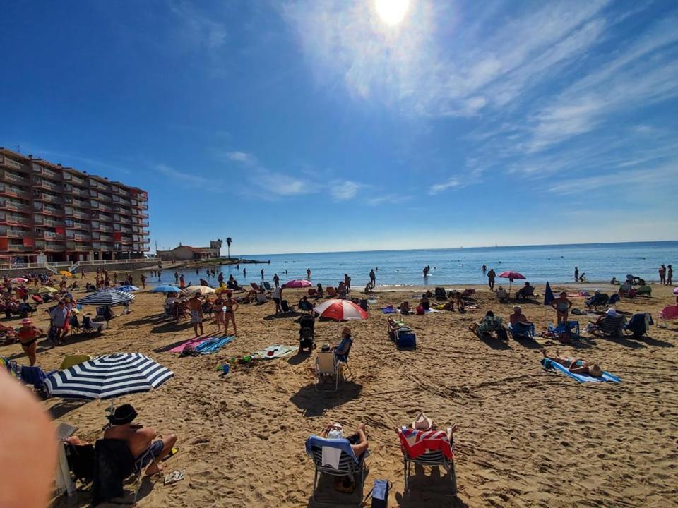 Appartement Proche Plage Avec Piscine En Centre Ville Torrevieja Esterno foto