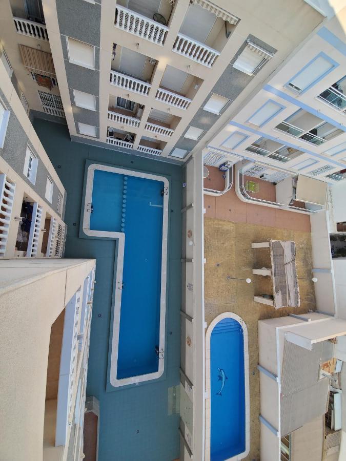 Appartement Proche Plage Avec Piscine En Centre Ville Torrevieja Esterno foto